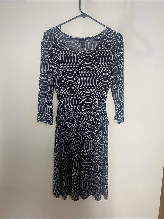 Enfocus Studio Dresses & Skirts - Enfocus Studio Black & White Long Sleeve Geometric Midi Dress